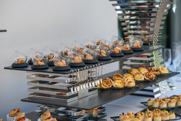 sektempfang-hochzeit-im-freien