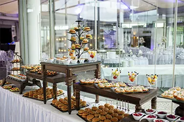 Sektempfang zur Hochzeit mit Sekt, Fingerfood und russischem Catering-Service